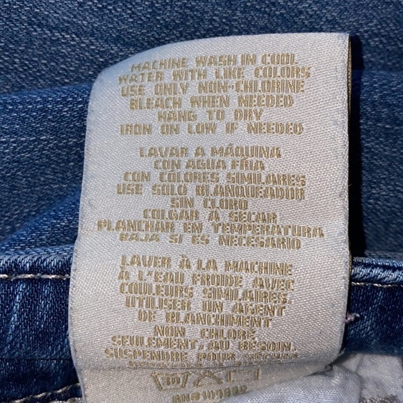 Seven7 Luxe Jean Capris - Picture 9 of 9